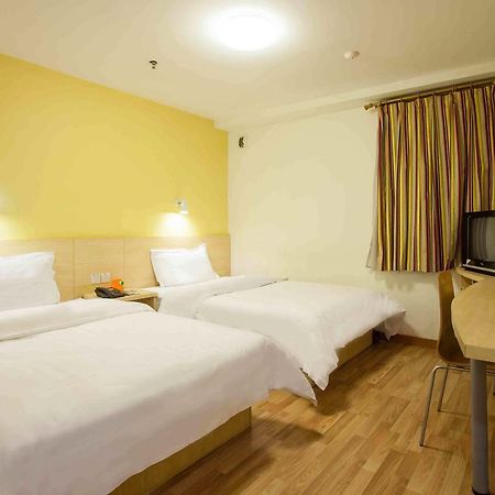 7Days Inn Dongguan Conference & Exhibition Center Стая снимка